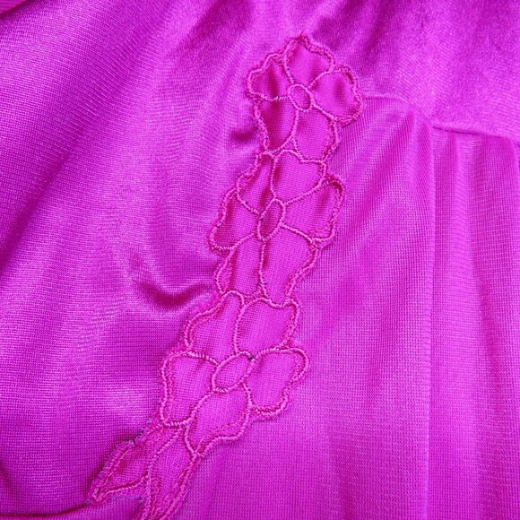 Vanity Fair Robe Womens Size Large Dark Pink Nylon Made in USA Floral Motif - Picture 4 of 11